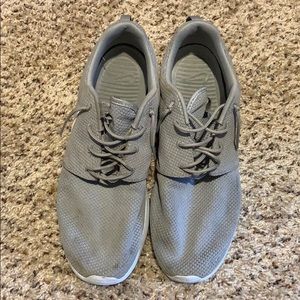 Nike Shoes - Men’s Nike Roshe Run size 13 Nike Shoes - Men’s Nike Roshe Run size 13